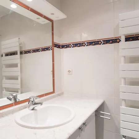 Ensoleille Au Pied Des Pistes Avec Vue Montagnes Et Balcon - Val Claret, - Fr-1-449-6